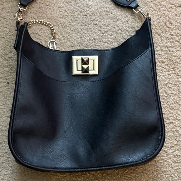 Elegant Black Steve Madden Leather Shoulder Bag - Picture 2 of 5